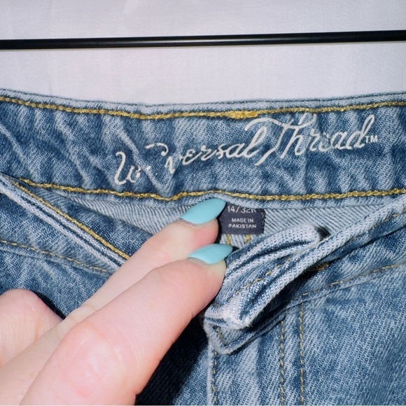 Universal Thread Light Wash Denim High Rise Straight Leg Jean size 14/32 - Picture 4 of 6